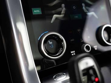 Land Rover Range Rover Sport SVR — photo 31
