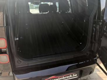 Land Rover Defender D200 — photo 14