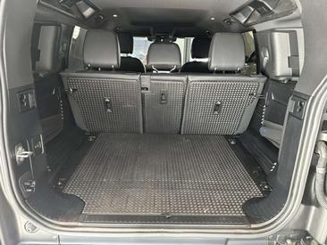 Land Rover Defender 110 D300 — photo 18
