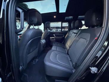Land Rover Defender 110 D300 — photo 11