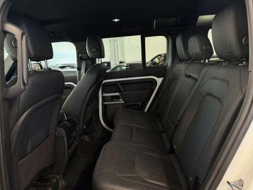 Land Rover Defender 110 D250 — photo 10