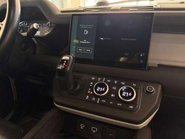 Land Rover Defender 110 D250 — photo 13