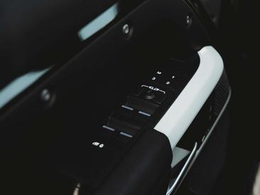 Land Rover Defender 110 D300 — photo 13