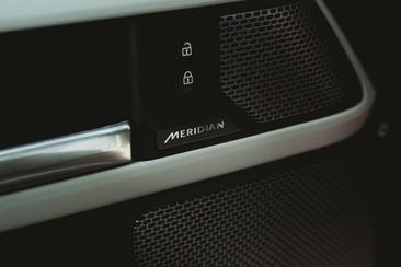 Land Rover Defender 110 D300 — photo 14