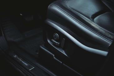 Land Rover Defender 110 D300 — photo 15