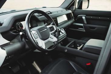 Land Rover Defender 110 D300 — photo 16