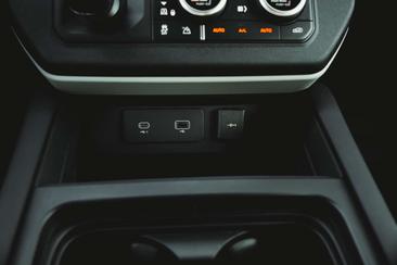 Land Rover Defender 110 D300 — photo 22