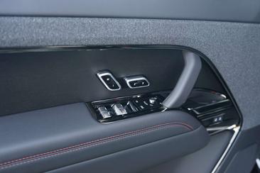 Land Rover Range Rover Sport P460e — photo 18
