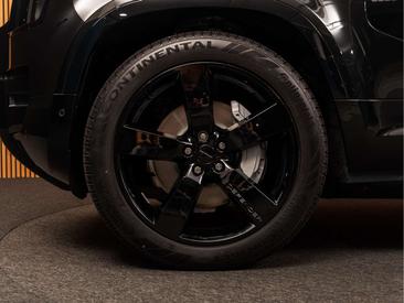 Land Rover Defender 110 P300e — photo 9