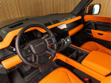 Land Rover Defender 110 P300e — photo 13