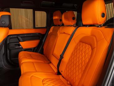 Land Rover Defender 110 P300e — photo 15