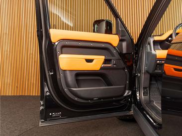 Land Rover Defender 110 P300e — photo 16