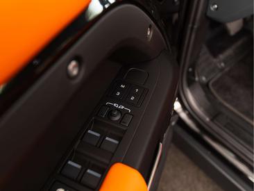 Land Rover Defender 110 P300e — photo 17