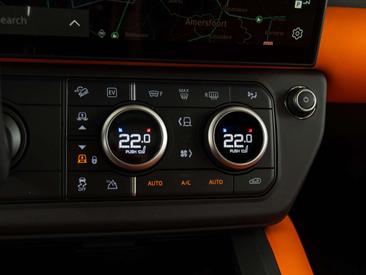 Land Rover Defender 110 P300e — photo 24