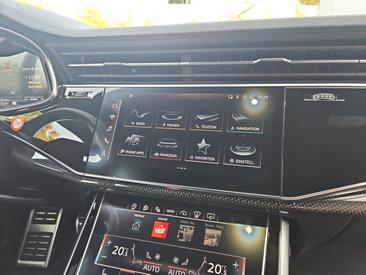 Audi SQ8 TFSI — photo 11