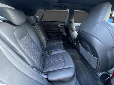 Audi SQ8 TFSI — photo 8