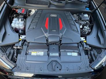Audi SQ8 TFSI — photo 15