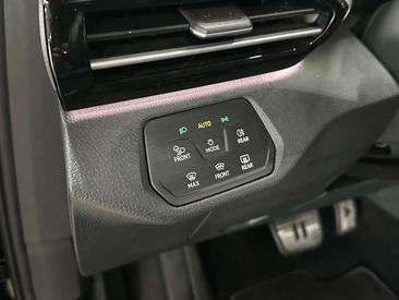 Volkswagen ID.4 Pro — photo 9