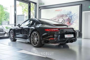 Porsche 911 Carrera 4S — photo 4