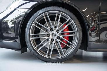 Porsche 911 Carrera 4S — photo 17
