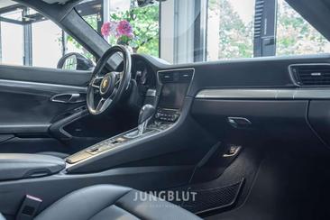Porsche 911 Carrera 4S — photo 18