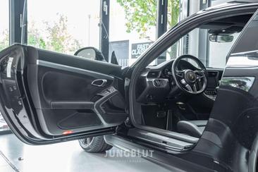 Porsche 911 Carrera 4S — photo 29