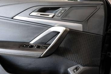 BMW IX1 XDrive30 — photo 26