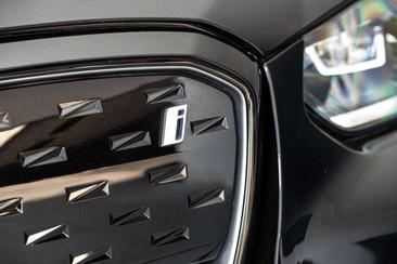 BMW iX3 — photo 10