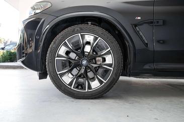 BMW iX3 — photo 11