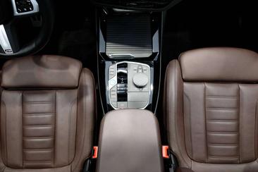 BMW iX3 — photo 28