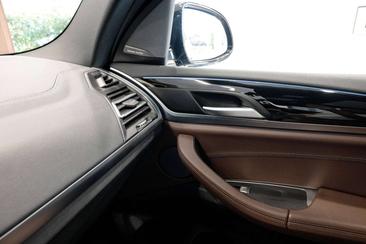 BMW iX3 — photo 31