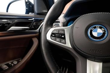 BMW iX3 — photo 33