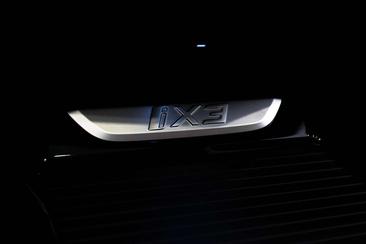 BMW iX3 — photo 36