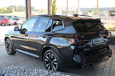 BMW iX3 — photo 2