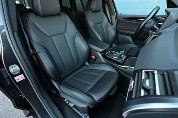 BMW iX3 — photo 10