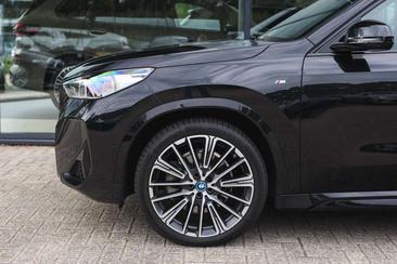 BMW IX1 XDrive30 — photo 3