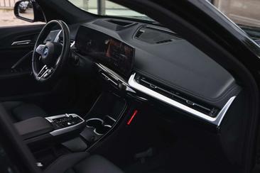 BMW IX1 XDrive30 — photo 9