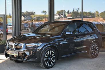 BMW iX3 — photo 27