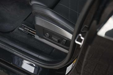 BMW IX1 XDrive30 — photo 12