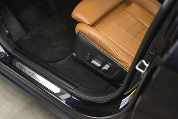 BMW iX3 — photo 12