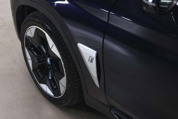 BMW iX3 — photo 31