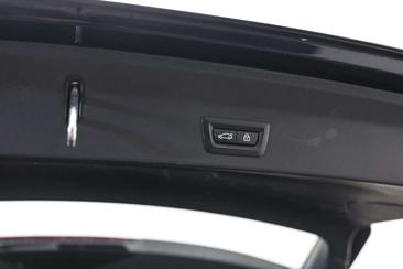BMW iX3 — photo 35