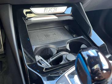 BMW iX3 — photo 28