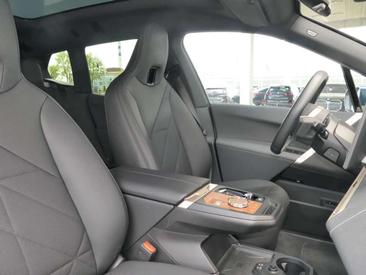 BMW IX XDrive45 — photo 10