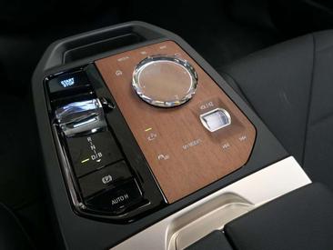 BMW IX XDrive45 — photo 27