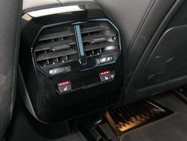 BMW IX XDrive45 — photo 28