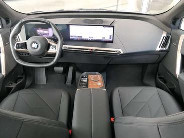 BMW IX XDrive45 — photo 29