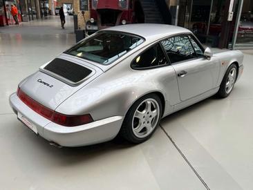 Porsche 911 Carrera 4 — photo 2