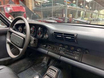 Porsche 911 Carrera 4 — photo 8