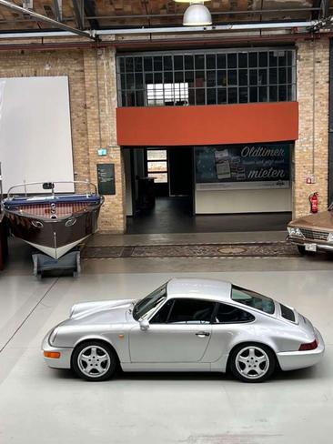 Porsche 911 Carrera 4 — photo 10